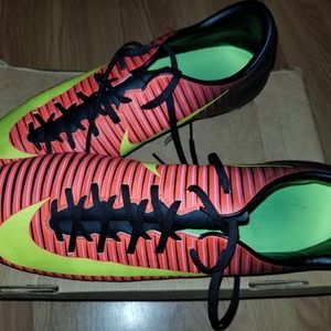 Nike Men's Mercurial Victory VI Firm-Ground